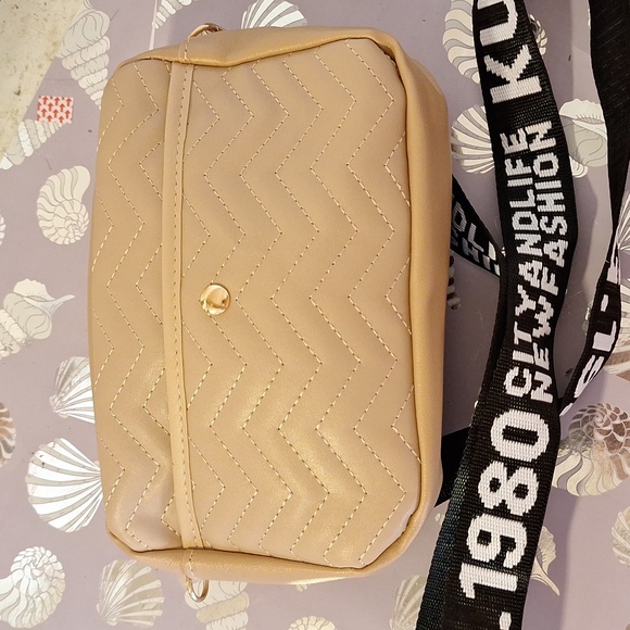 Tan crossbody purse - Picture 1 of 4